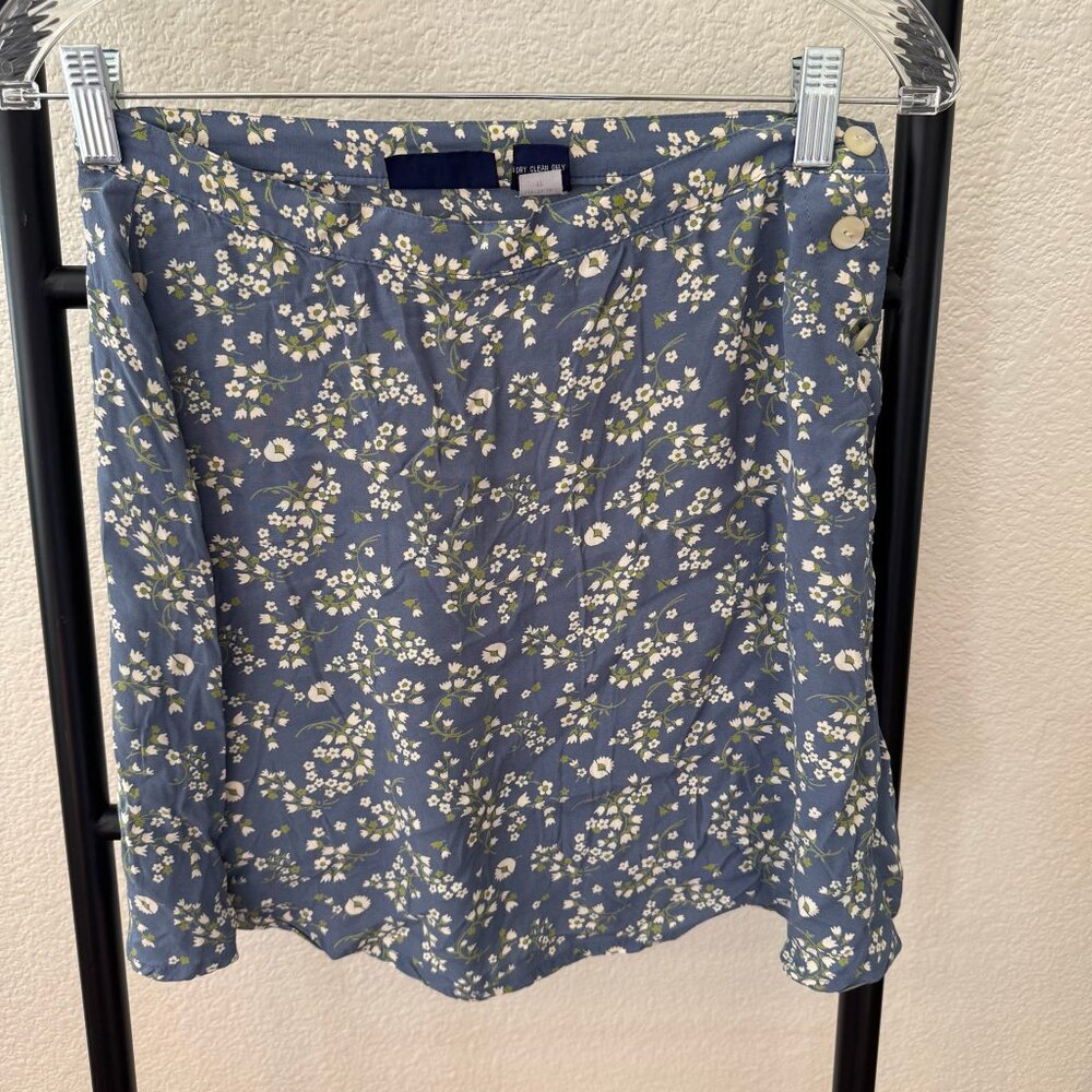 Vintage GAP Blue Floral Flutter Skirt with Side Buttons Size 6/8